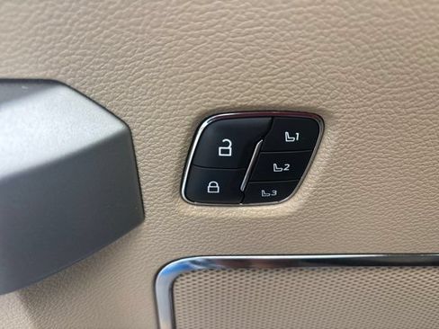 Used 2020 Ford F250 Lariat w/ Lariat Ultimate Package AWD/4WD image 17