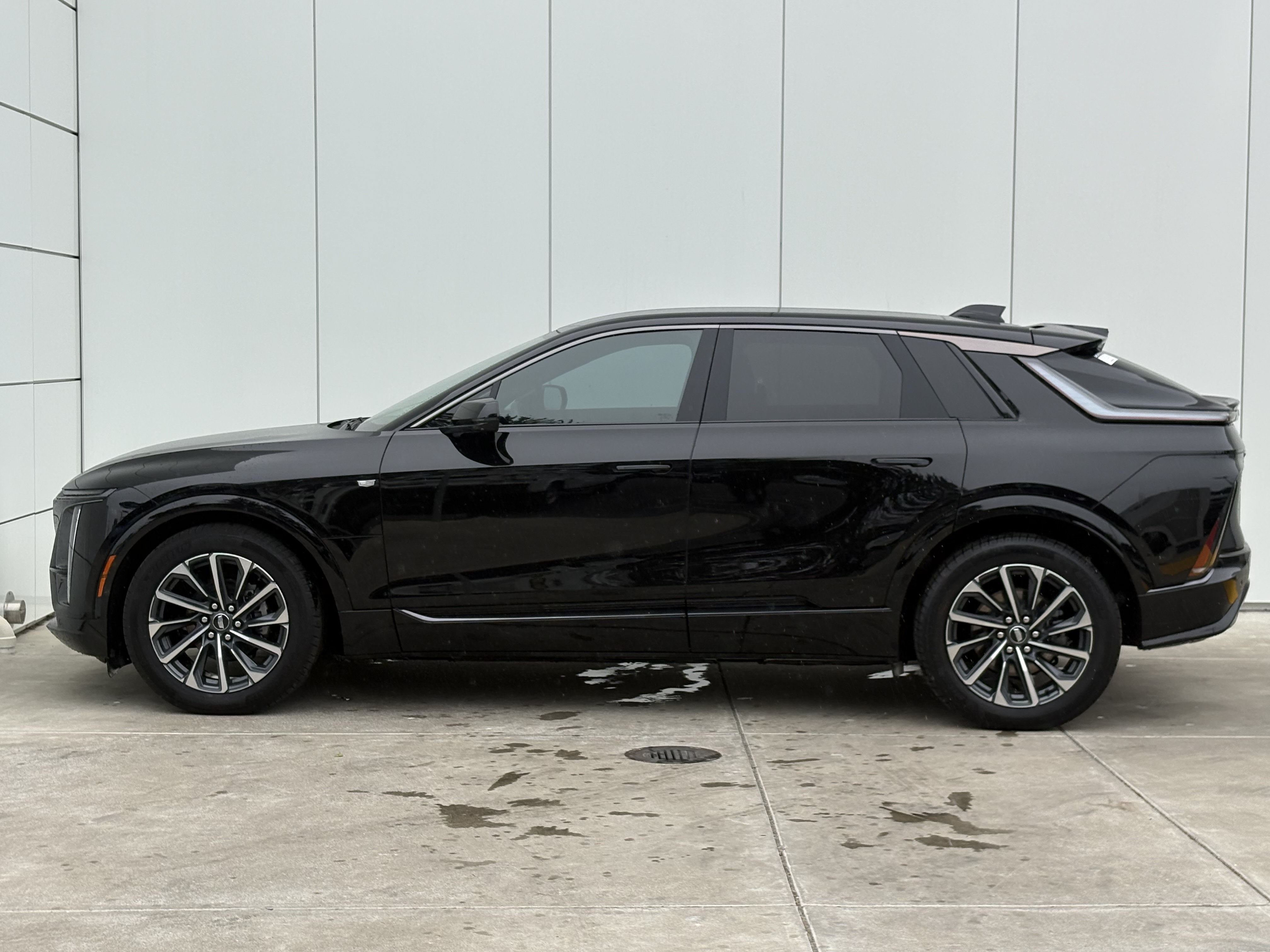 Certified 2024 Cadillac Lyriq Sport AWD/4WD image 4