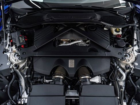 Used 2025 Aston Martin V8 Vantage Coupe image 33