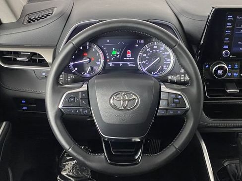 Certified 2021 Toyota Highlander XLE AWD/4WD image 21