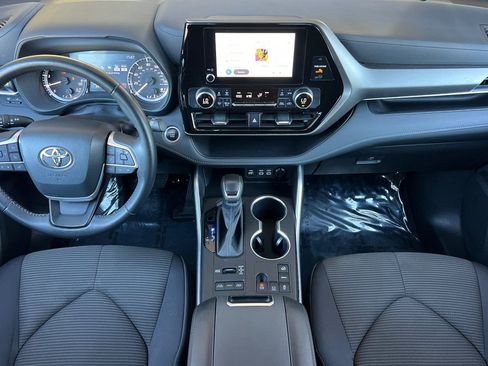Certified 2024 Toyota Highlander LE image 17