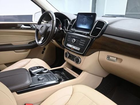 Used 2018 Mercedes-Benz GLS 450 4MATIC w/ Premium Package image 28