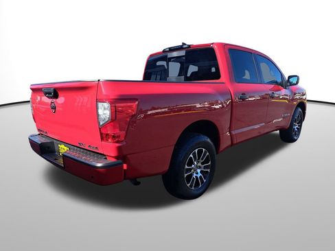 Used 2022 Nissan Titan SV image 6