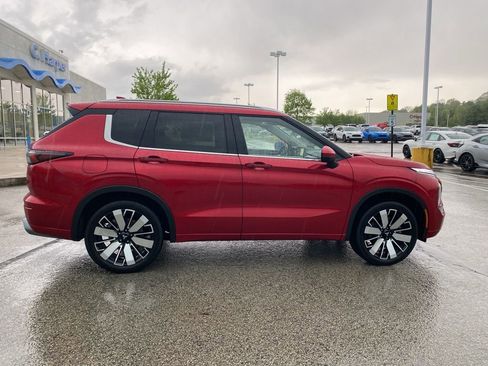 Used 2025 Mitsubishi Outlander SEL AWD/4WD image 2