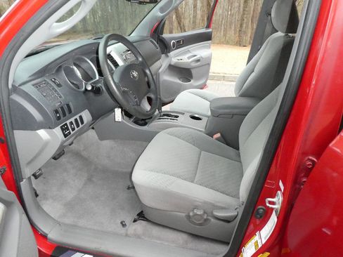 Used 2011 Toyota Tacoma PreRunner w/ SR5 Pkg #2 image 4