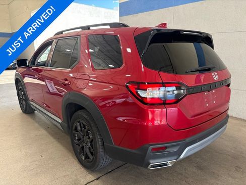Used 2025 Honda Pilot Touring image 4