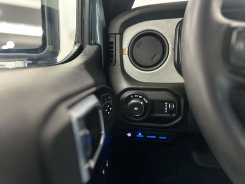 Used 2024 Jeep Wrangler Unlimited w/ Convenience Group image 29