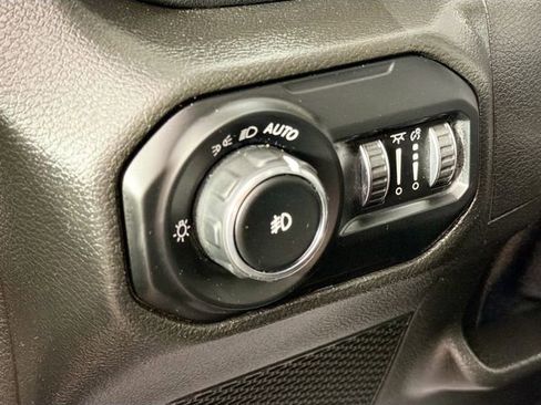 Used 2021 Jeep Wrangler Unlimited Sahara w/ Uconnect 4C Nav & Sound Group image 10