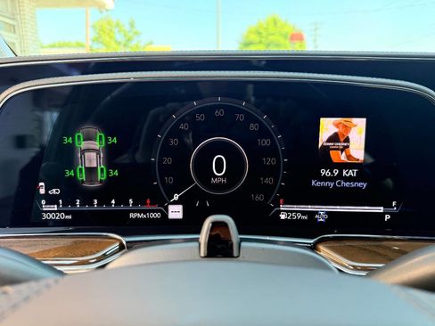 Used 2024 Cadillac Escalade ESV Sport Platinum w/ LPO, ONYX Package AWD/4WD image 24