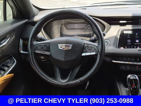 Used 2021 Cadillac XT4 Premium Luxury FWD image 37