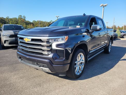 Used 2023 Chevrolet Silverado 1500 High Country w/ Technology Package image 3