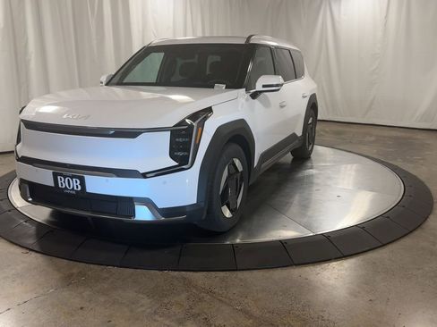 New 2026 Kia EV9 Wind image 5