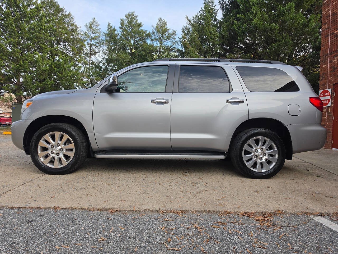 Used 2008 Toyota Sequoia Platinum w/ Cold Area Pkg AWD/4WD image 2
