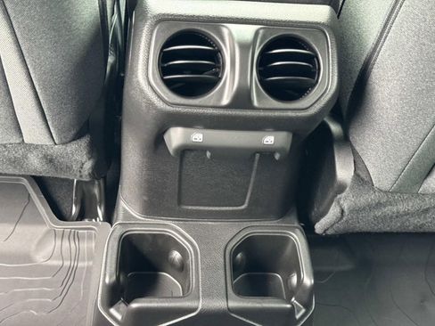 New 2025 Jeep Gladiator Sport image 19