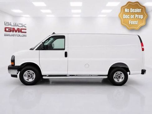 Used 2025 GMC Savana 2500 w/ Driver Convenience Package RWD image 2