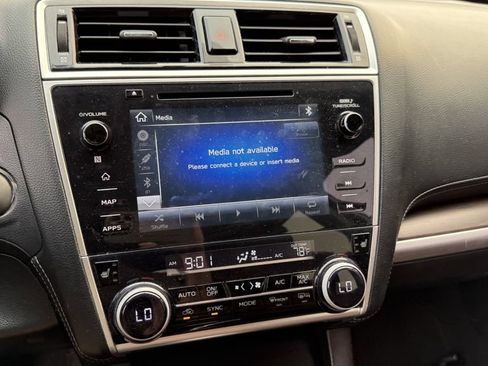 Used 2018 Subaru Outback 2.5i Touring w/ Popular Package #3 AWD/4WD image 4