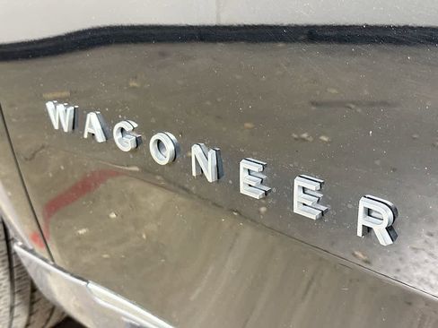 Used 2022 Jeep Wagoneer Series III w/ Flexible Seating Group AWD/4WD image 7