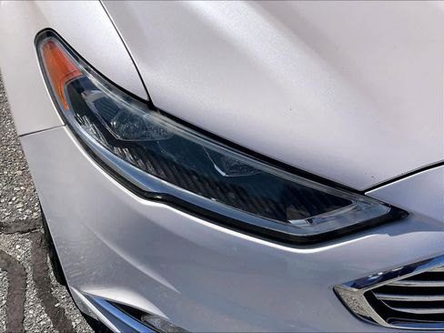 Used 2017 Ford Fusion SE w/ Fusion SE Technology Package FWD image 32