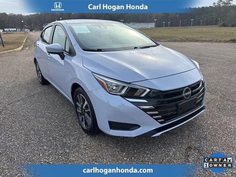 Used 2024 Nissan Versa SV image 2