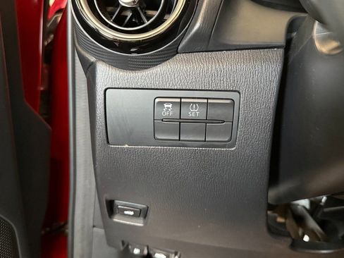 Used 2019 Toyota Yaris LE image 18