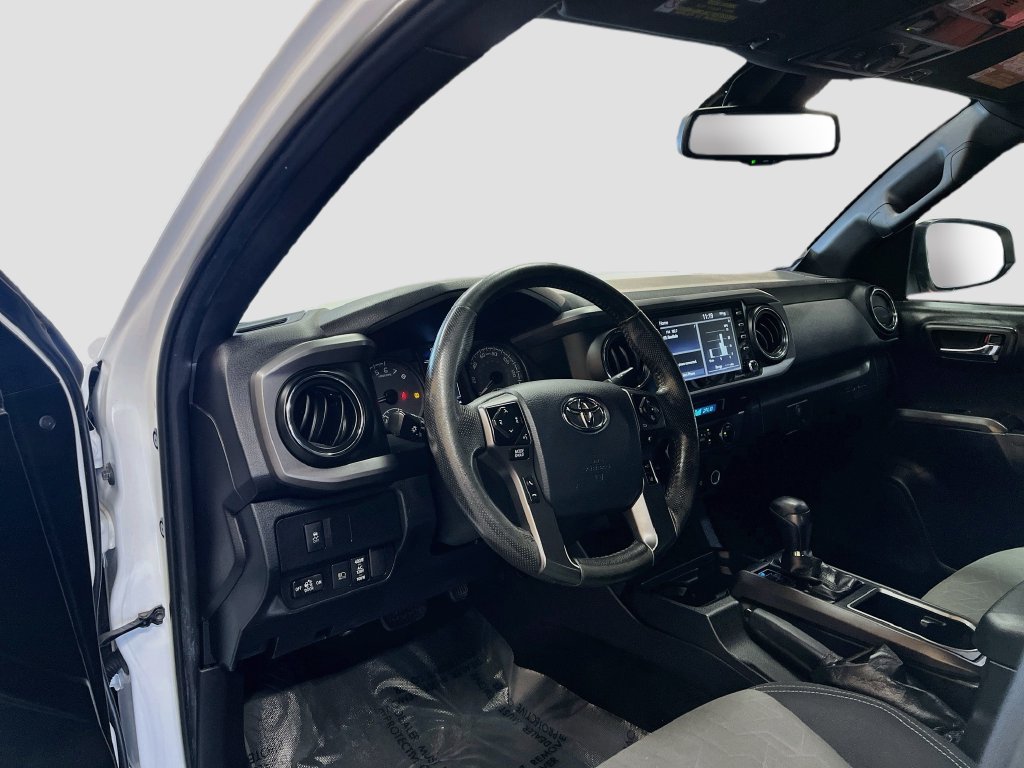 Used 2021 Toyota Tacoma TRD Off-Road w/ Technology Package AWD/4WD image 9