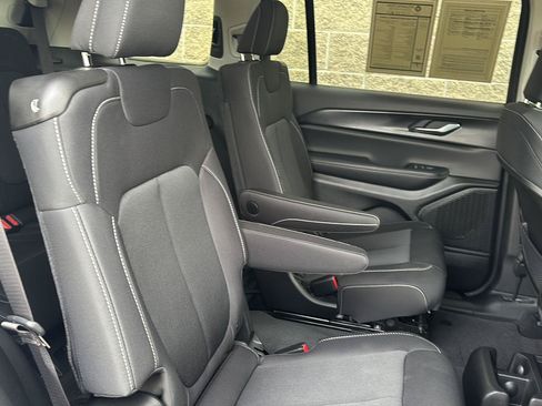 Used 2023 Jeep Grand Cherokee L Laredo AWD/4WD image 27
