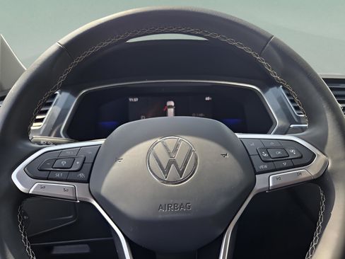 Used 2022 Volkswagen Tiguan SE image 19