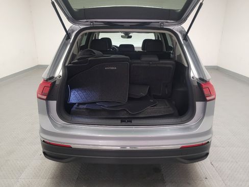 Used 2023 Volkswagen Tiguan SE w/ Panoramic Sunroof Package FWD image 29