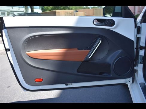 Used 2017 Volkswagen Beetle 1.8T S FWD image 25