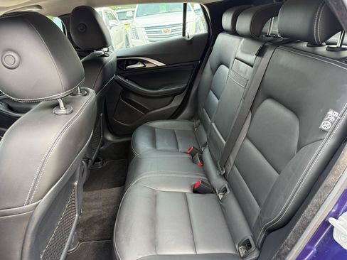 Used 2017 INFINITI QX30 Premium FWD image 13