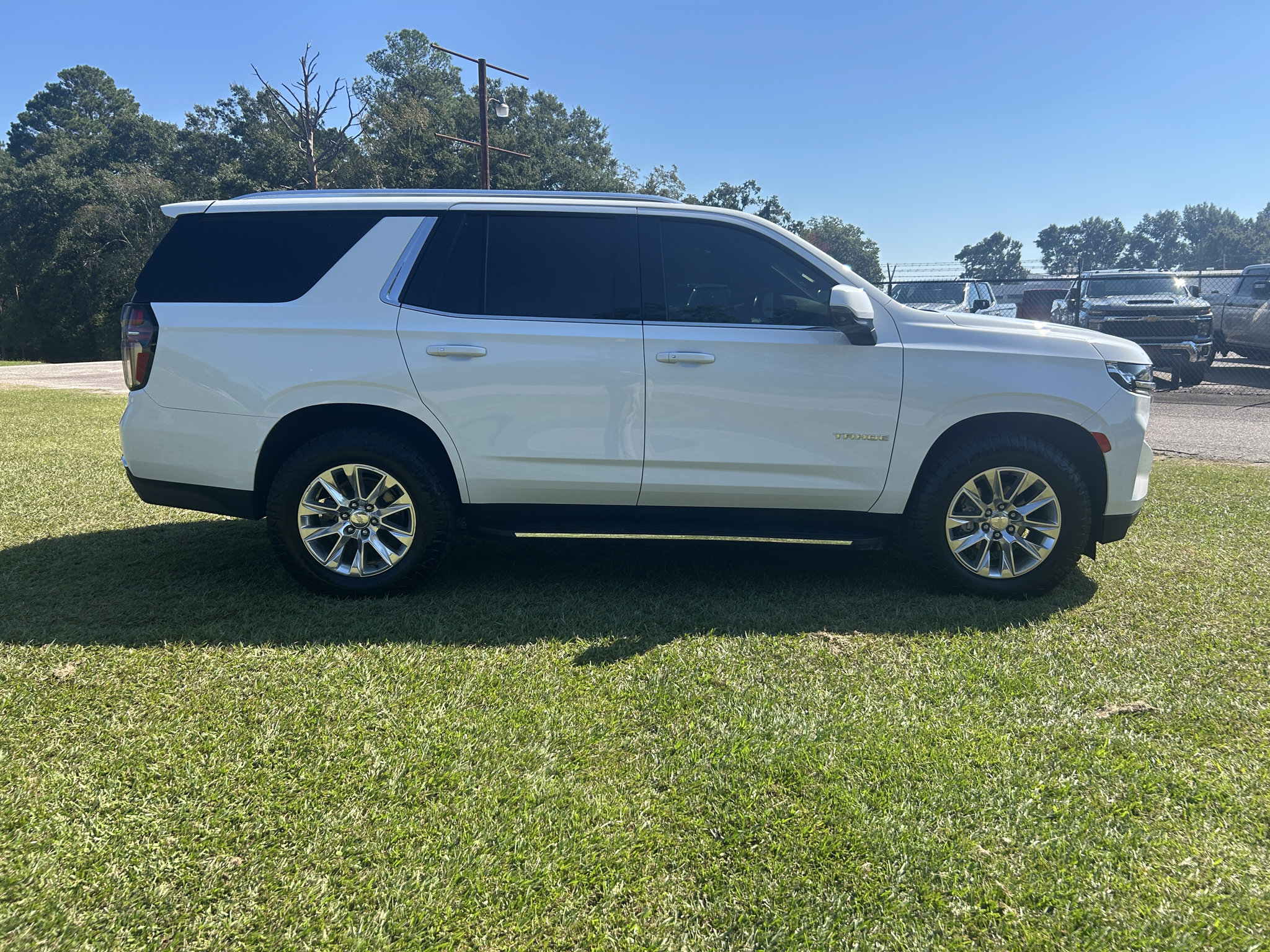 Used 2022 Chevrolet Tahoe LT w/ Luxury Package RWD image 11