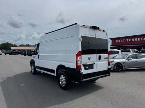 Used 2021 RAM ProMaster 2500 w/ Premium Appearance Group FWD image 3