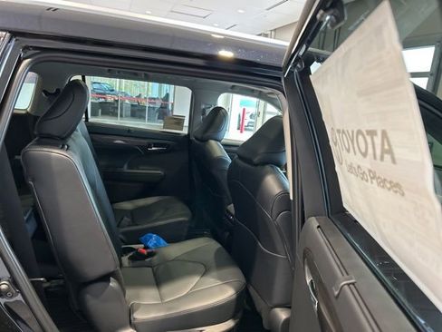 New 2026 Toyota Highlander Platinum AWD/4WD image 19