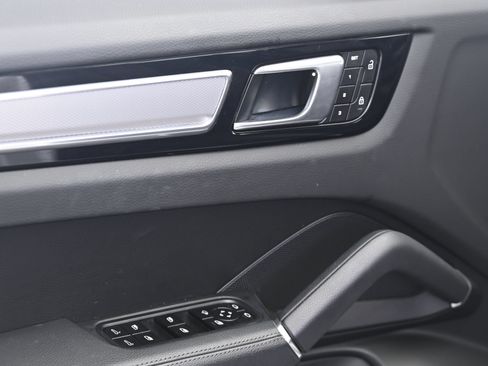 Certified 2023 Porsche Cayenne AWD/4WD image 27
