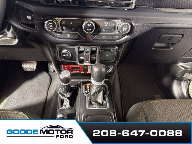 Used 2025 Jeep Gladiator Mojave w/ Convenience Group AWD/4WD image 18