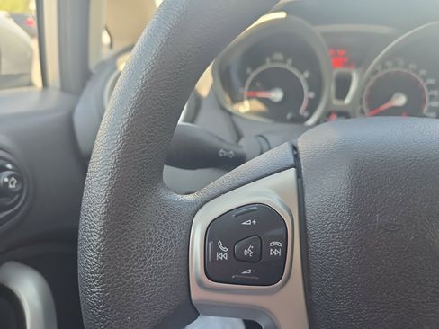 Used 2013 Ford Fiesta SE image 21