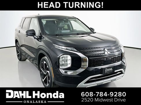 Used 2024 Mitsubishi Outlander SE image 1