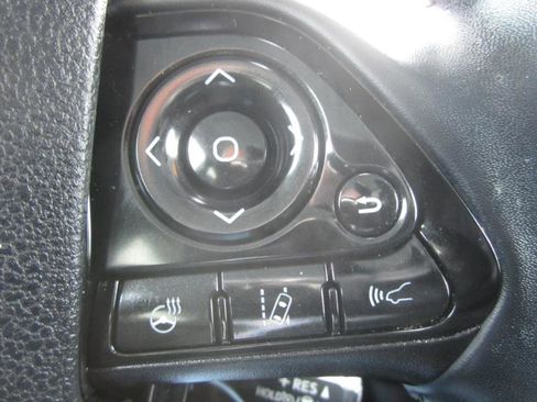 Used 2020 Toyota Prius XLE image 29