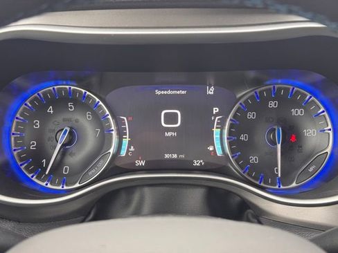 Used 2021 Chrysler Pacifica Touring w/ Uconnect Theater Family Group image 12