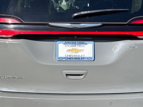 Used 2022 Chrysler Pacifica Touring-L image 45