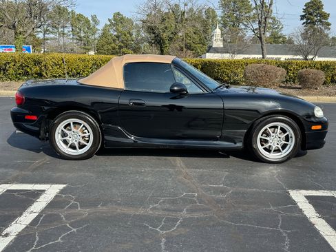 Used 2002 MAZDA MX-5 Miata 2dr Conv Cloth Auto image 6
