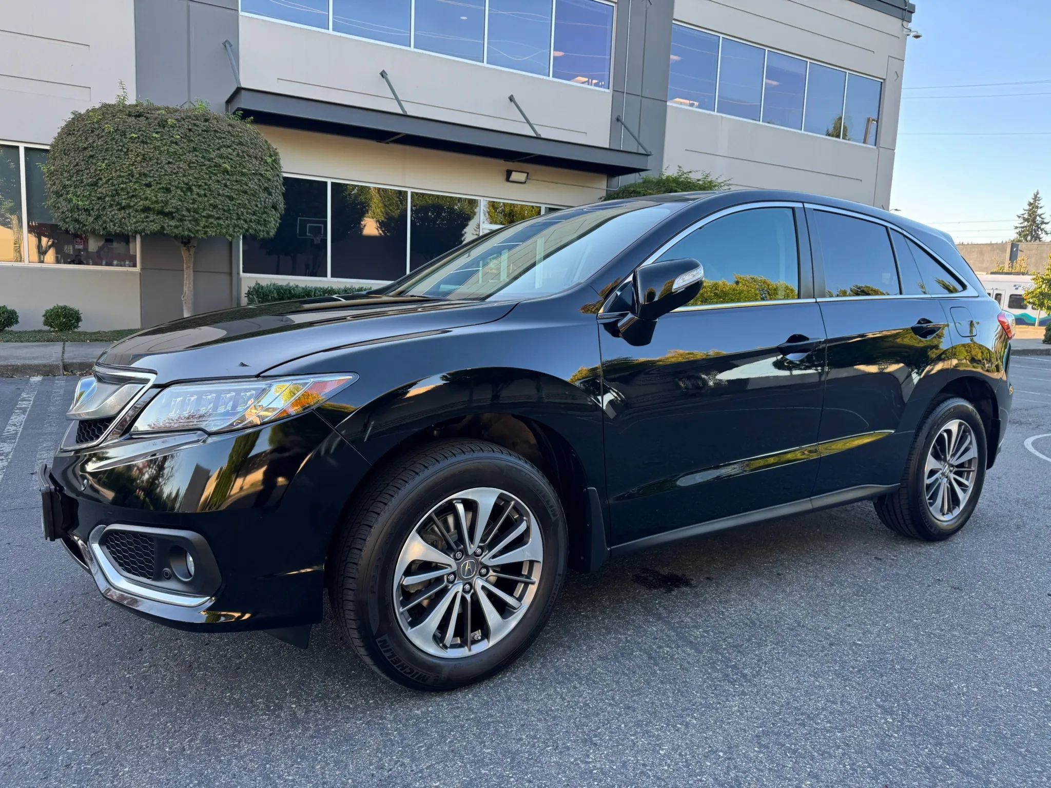Used 2017 Acura RDX w/ Advance Package AWD/4WD image 5