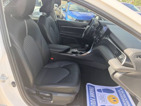 Used 2023 Toyota Camry SE FWD image 11