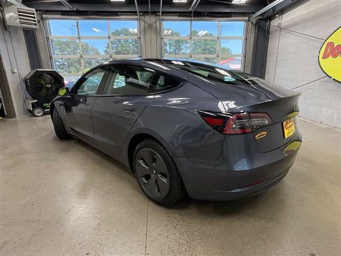 Used 2022 Tesla Model 3 Long Range AWD/4WD image 3