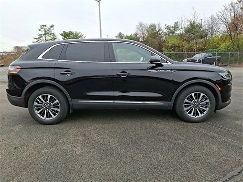 Certified 2023 Lincoln Nautilus Reserve image 8