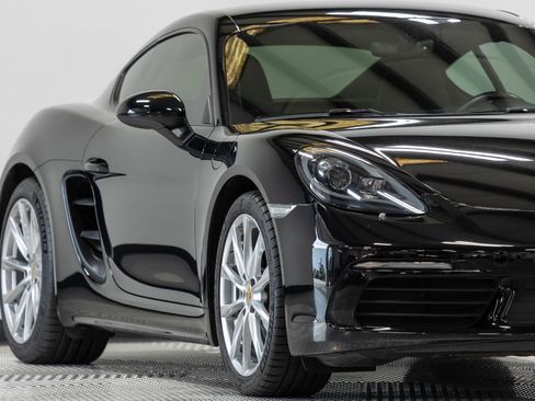 Used 2018 Porsche 718 Cayman RWD image 3