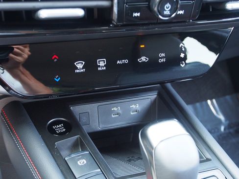 New 2025 Nissan Kicks SR image 22