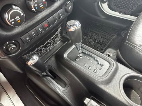Used 2013 Jeep Wrangler Unlimited Sahara AWD/4WD image 19