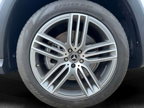 Used 2024 Mercedes-Benz GLS 450 4MATIC image 9