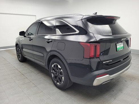Used 2024 Kia Sorento S w/ Panoramic Sunroof Package FWD image 5